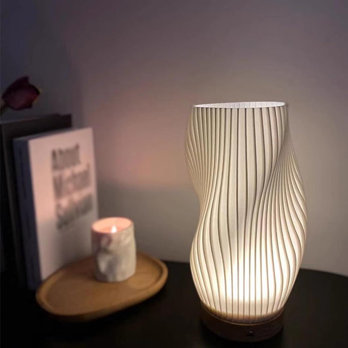 USB-Dreven & Elegant Vågmönster Bordslampa | WaveGlow