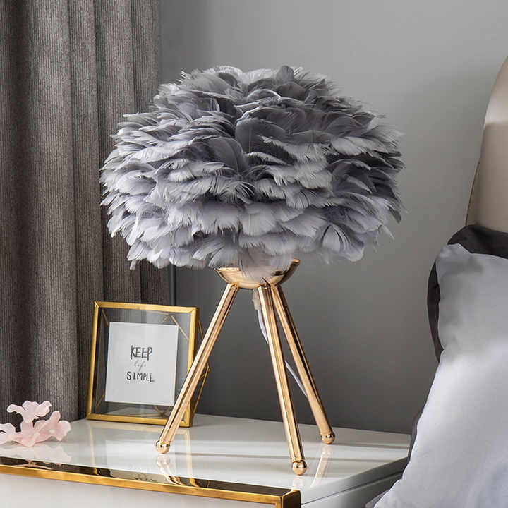 Blossom Bordslampa – Elegant Fjäderdesign med Dimbar Belysning