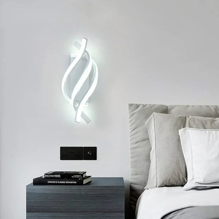 Spiralformad vägglampa