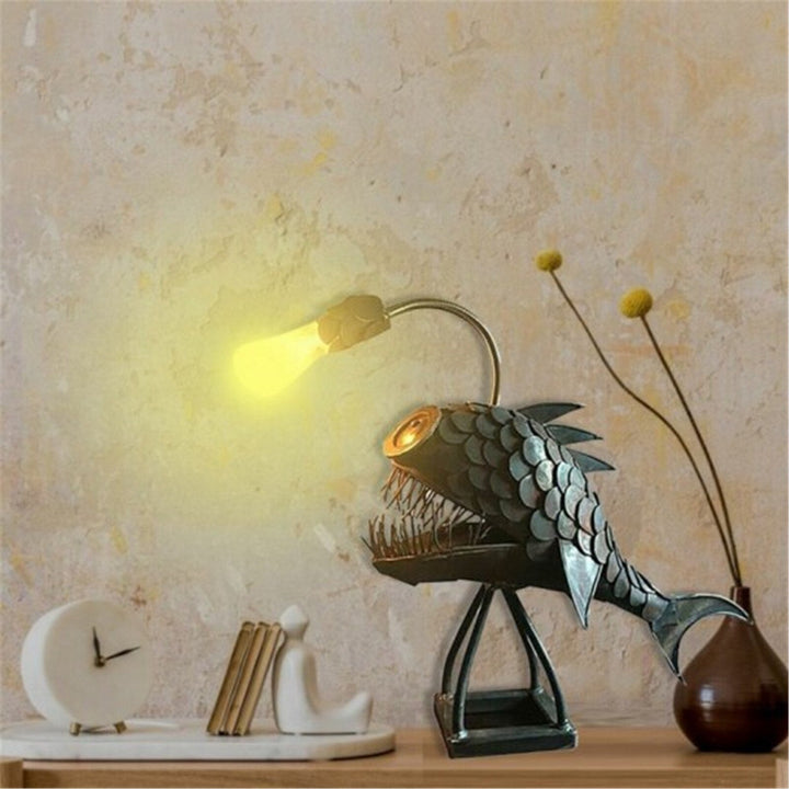 Retro Bordslampa Anglerfish Ljus med Flexibel Lamphuvud Konstnärliga Bordslampor för Hem Bar Café Hem Konst Dekorativa Ornament