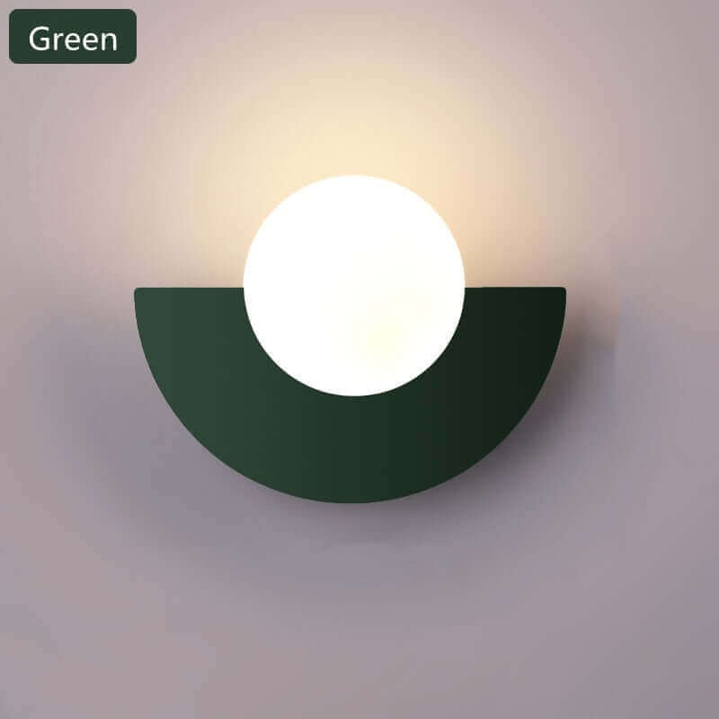 Halvmåne Metall Vägglampa. Finns i 2 olika storlekar och olika färger.