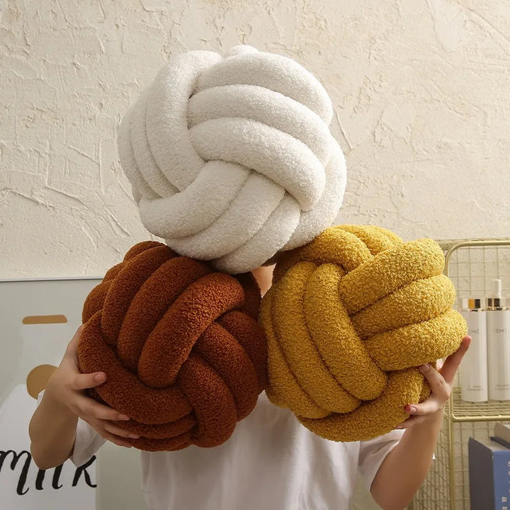 Kastkudde - Mysig - Handknuten Boll - Fårskinn