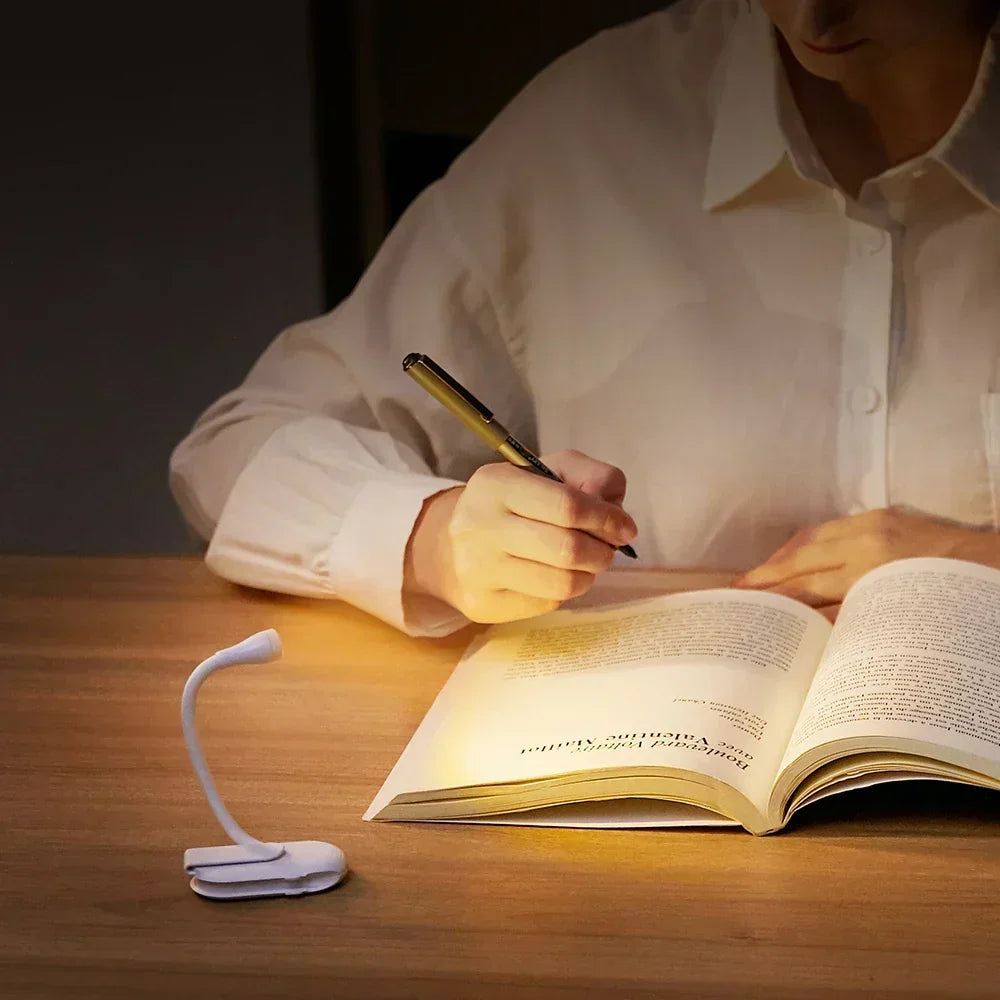Mini Boklampa - Portabel Clip-On Nattlampa med USB-laddning, Dimmbar LED för Sovrum, Ögonvänlig och Camping - 360° Vridbar Clip Boklampa