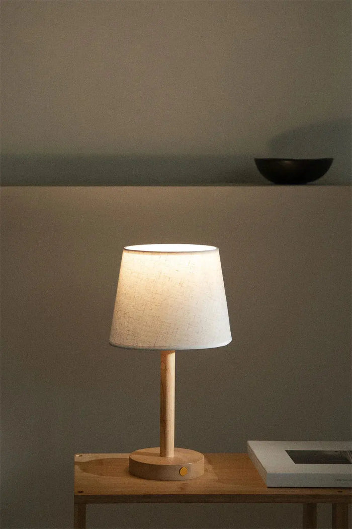 Trä LED Nattlampa WoodGlow – Modern & Trådlös Lampa