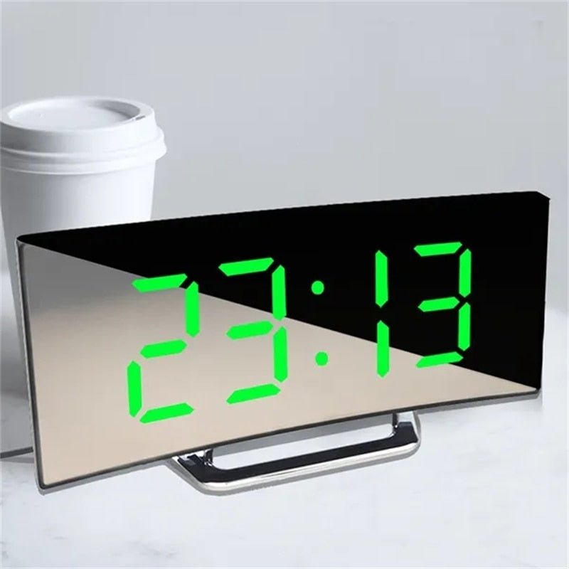 LED Digital Väckarklocka – Kurvad Spegeldisplay, Bordsur med Snooze-funktion, Elektronisk Bordsdisplay, Inredning för Sovrum och Vardagsrum