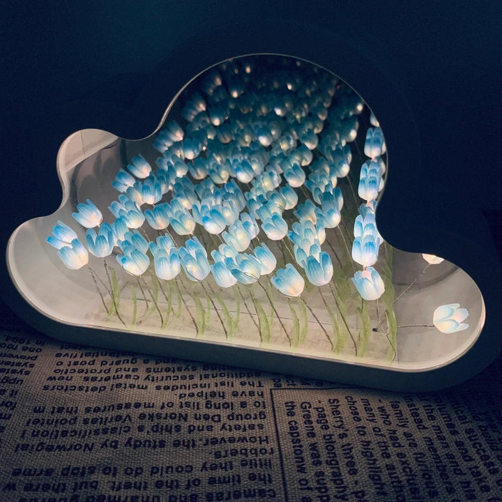 Tulip Cloud LED Spegel – Magiskt Ljus &amp; Dekorativ Design